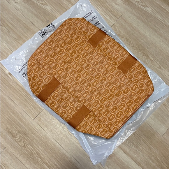 TAYLOR SWIFT THE LIFE OF A SHOWGIRL DUFFEL BAG - Picture 3 of 4